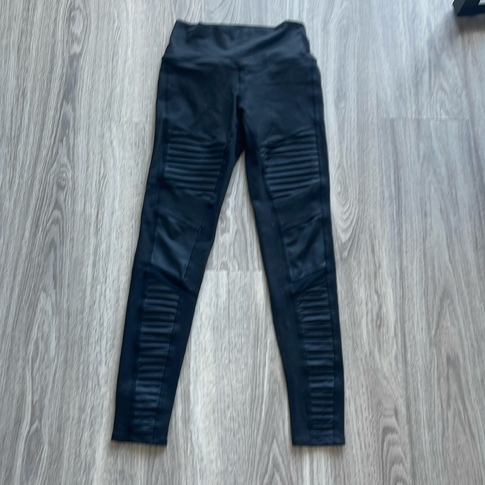 Alo yoga legging. Black. Size small